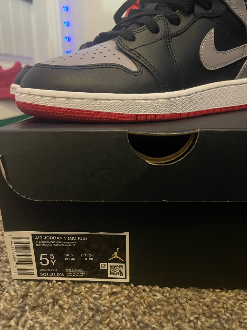 Nike Air Jordan 1 Mid - Black/Grey/Red - Picture 2 of 6